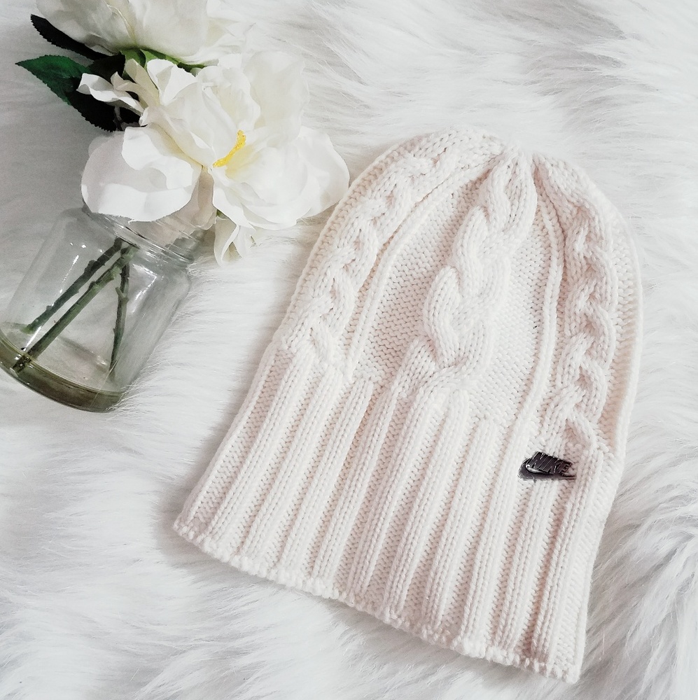 NWOT NIKE CABLE KNIT BEANIE